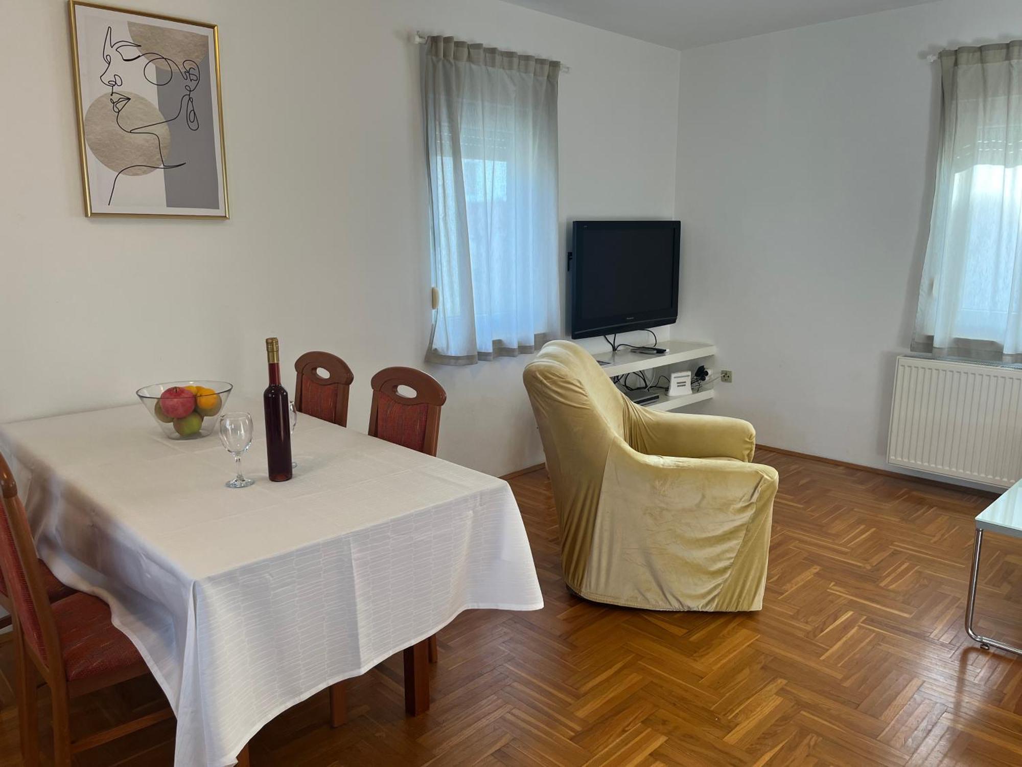 Burle Apartment With Free Private Parking Medulin Eksteriør billede