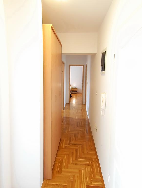 Burle Apartment With Free Private Parking Medulin Eksteriør billede